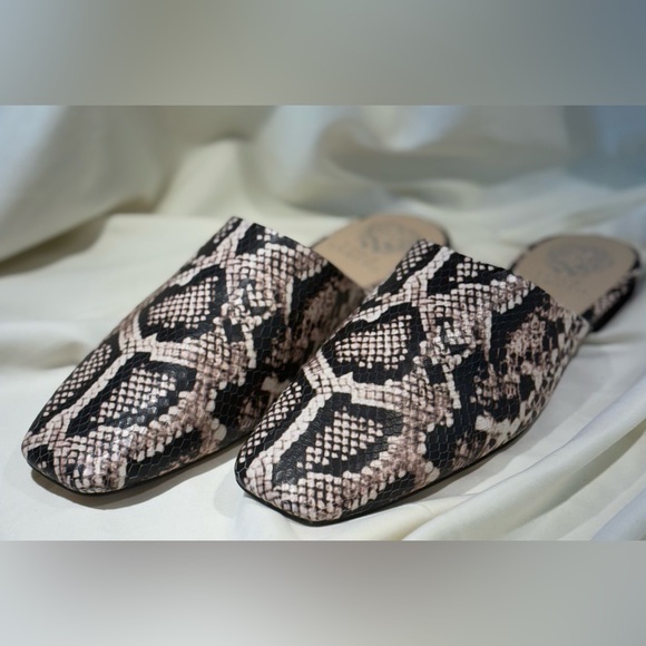 Vince Camuto Women's Snake Print Mules - Black and Cream Size 9 - Picture 7 of 11